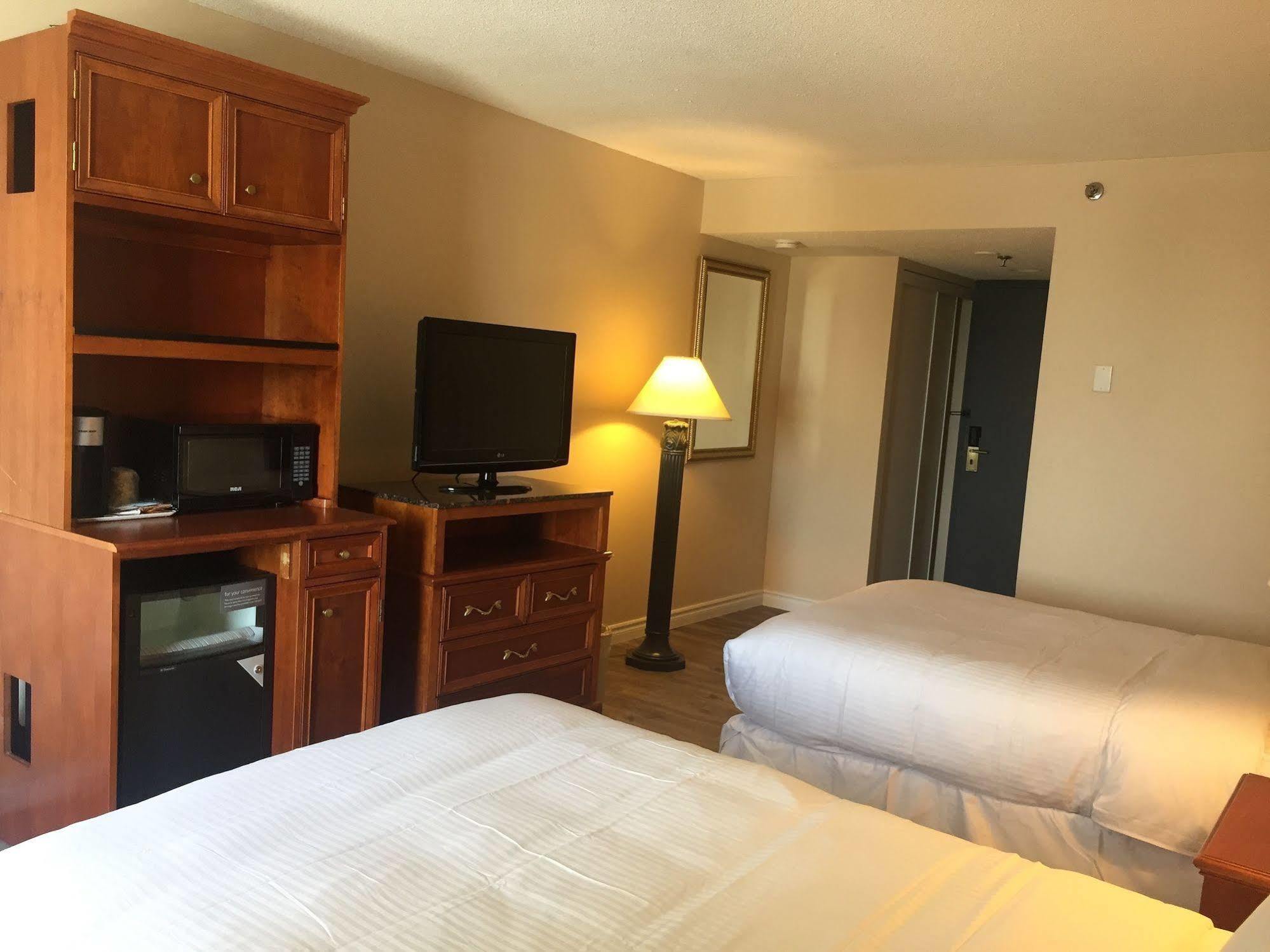 Toronto Plaza Airport Hotel Exterior foto